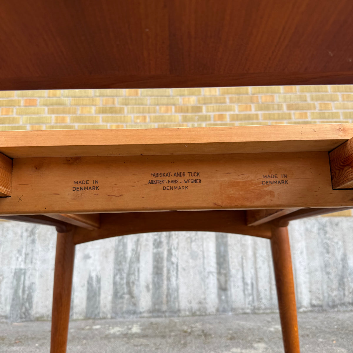 Modell AT-312 av Hans J. Wegner för Andreas Tuck