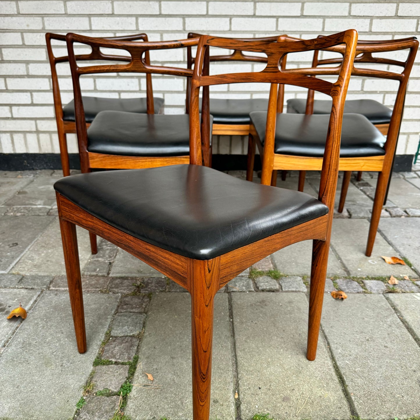 Ovanligt set med 6 stolar av Johannes Andersen