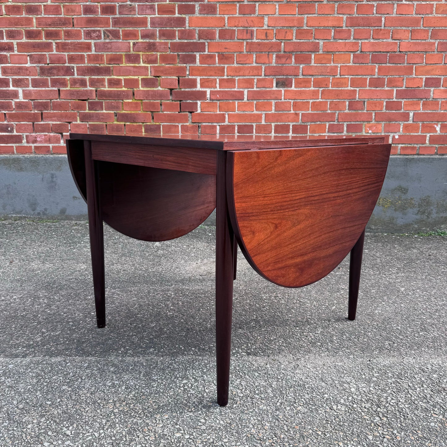 Dining table with extensions