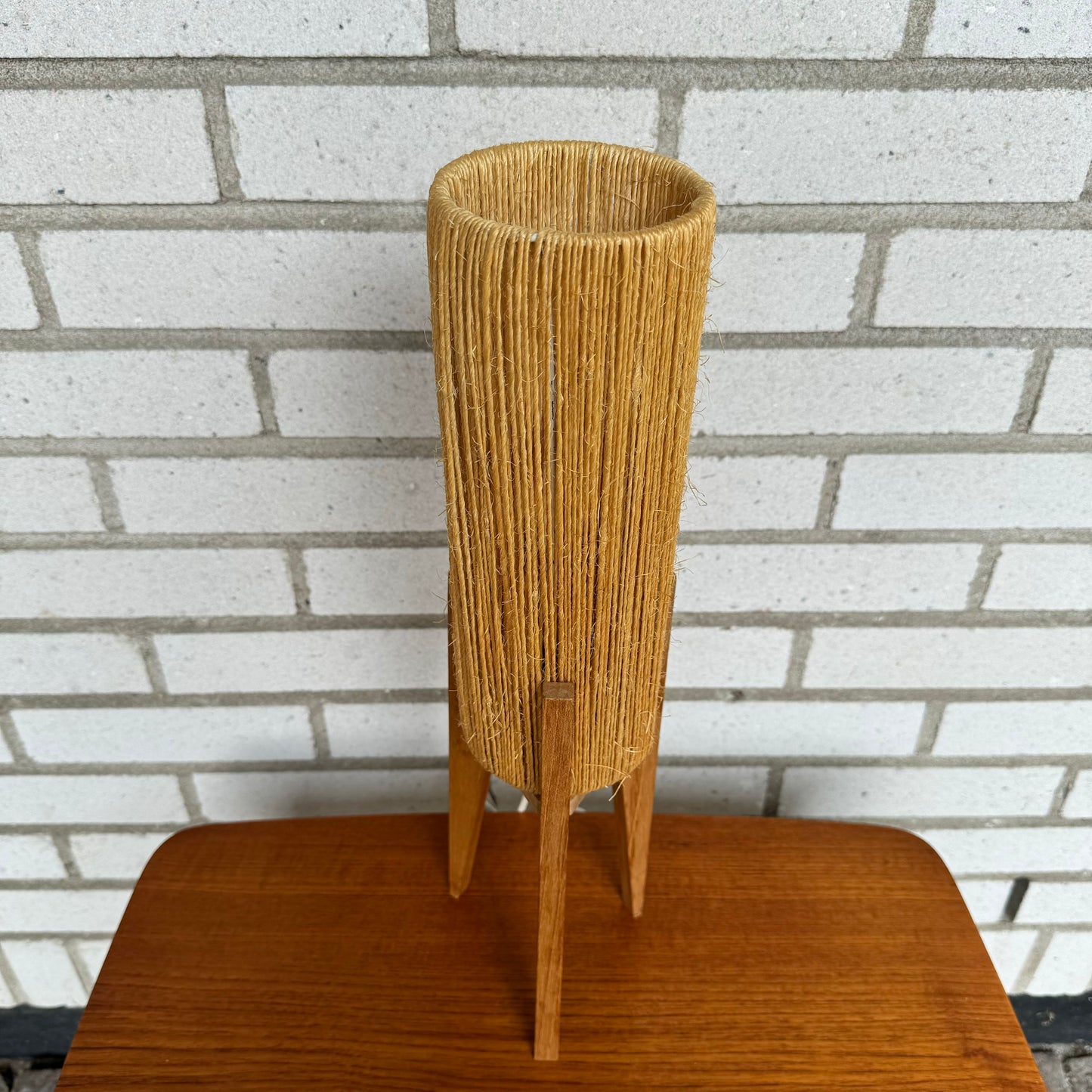 Table lamp with paper cord
