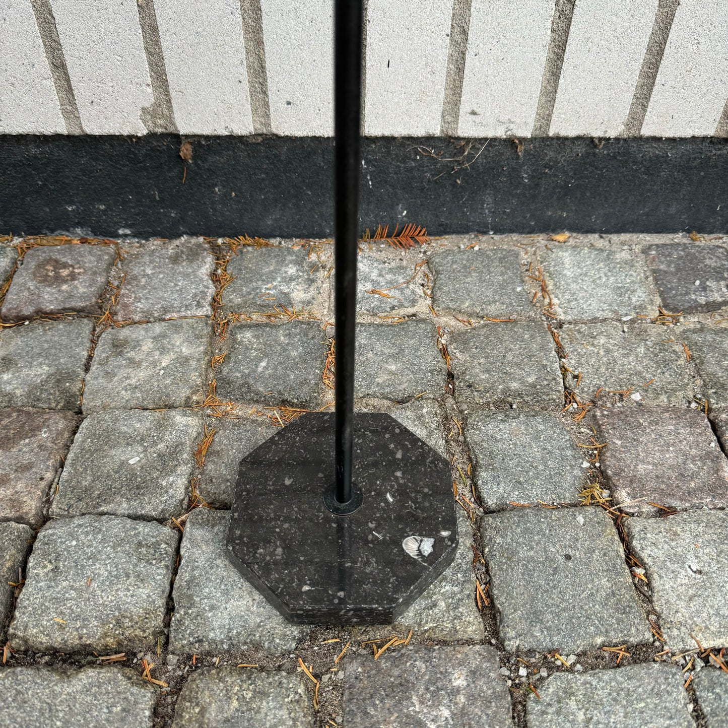 Mindre sidobord/rökbord av Gunnar Ander för Ystad Metall