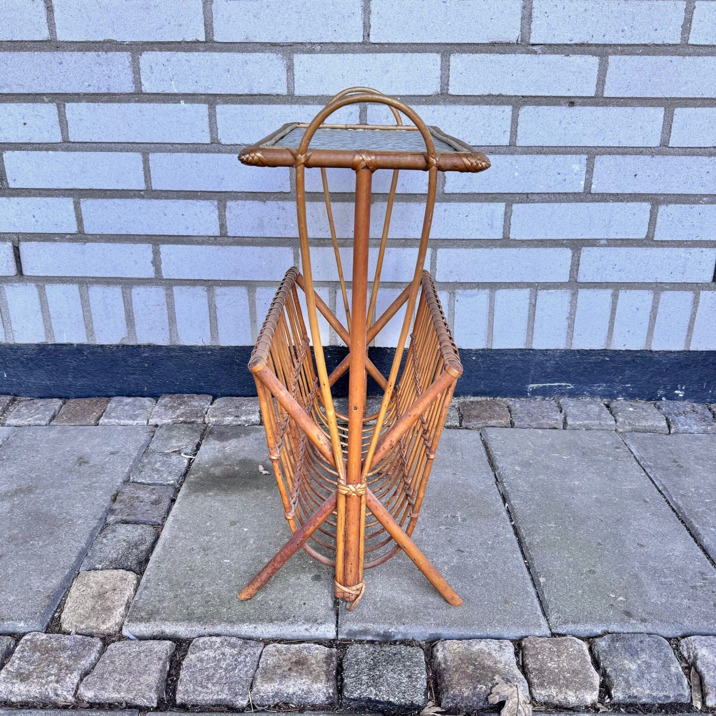 Side table with magazine holder in rattan