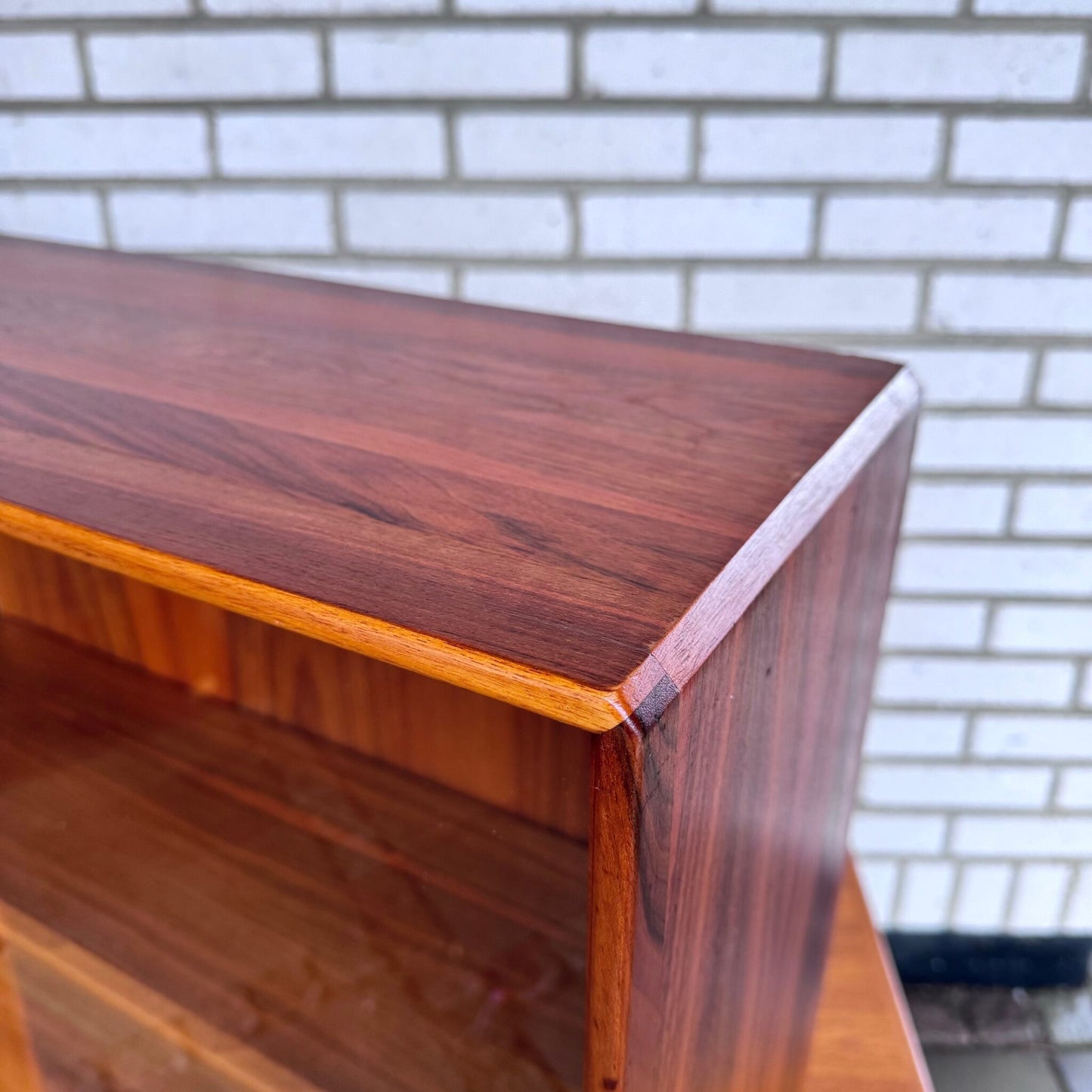 Wall shelf with glass doors