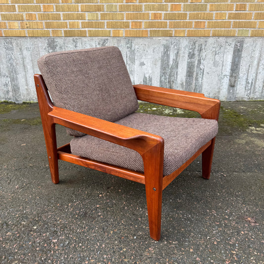 Fåtölj i teak av Arne Wahl Iversen