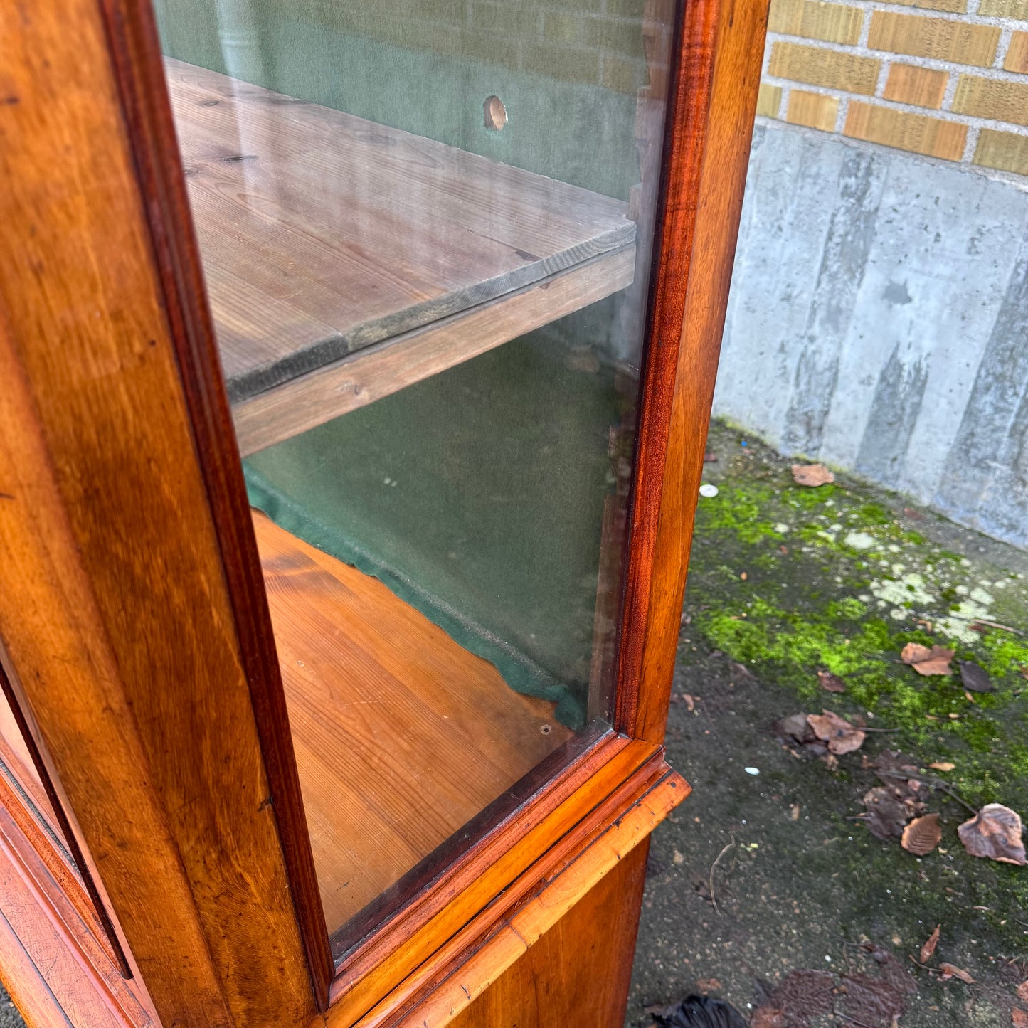 Vitrinskåp från 1800-talet