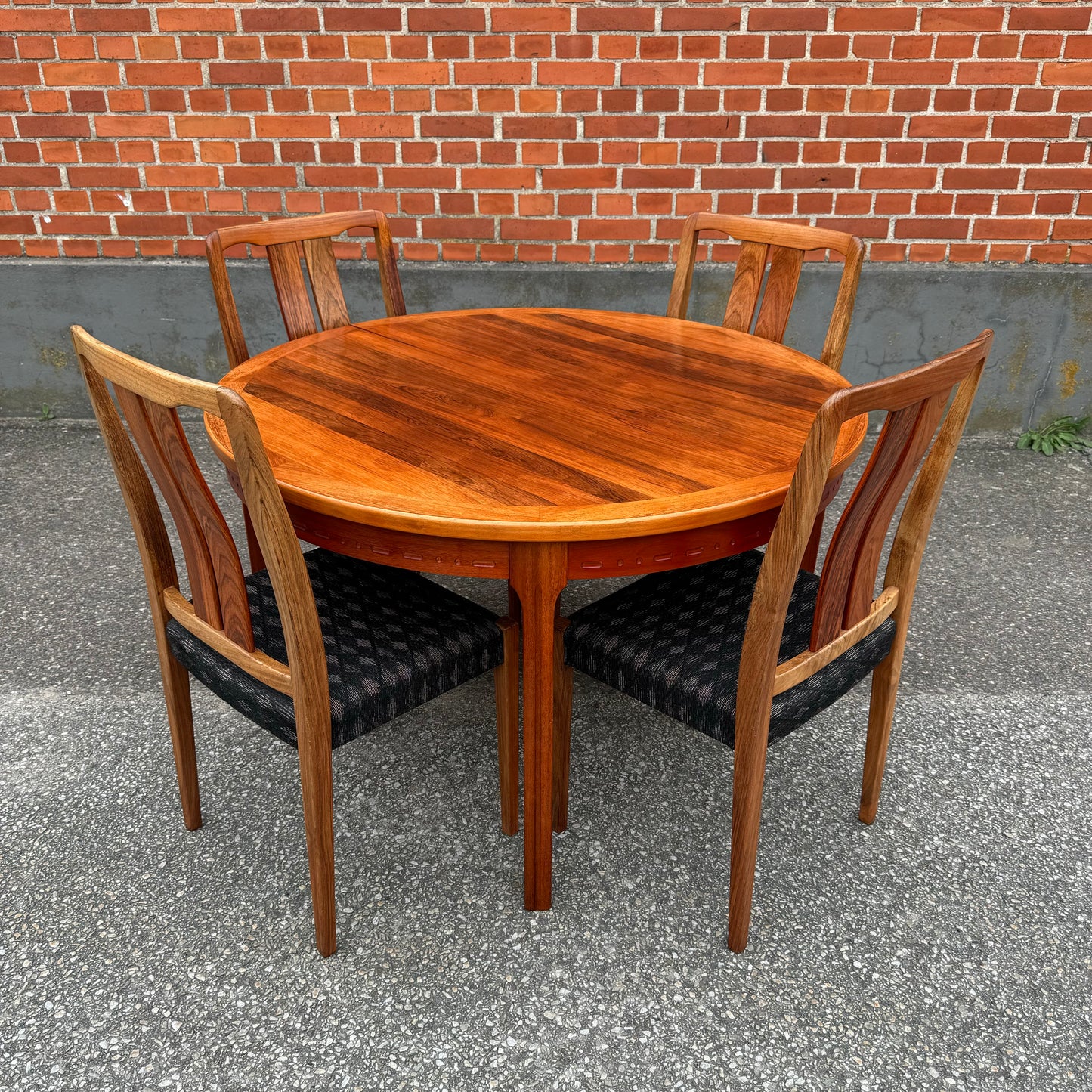 Dining table by Troeds Bjärnum