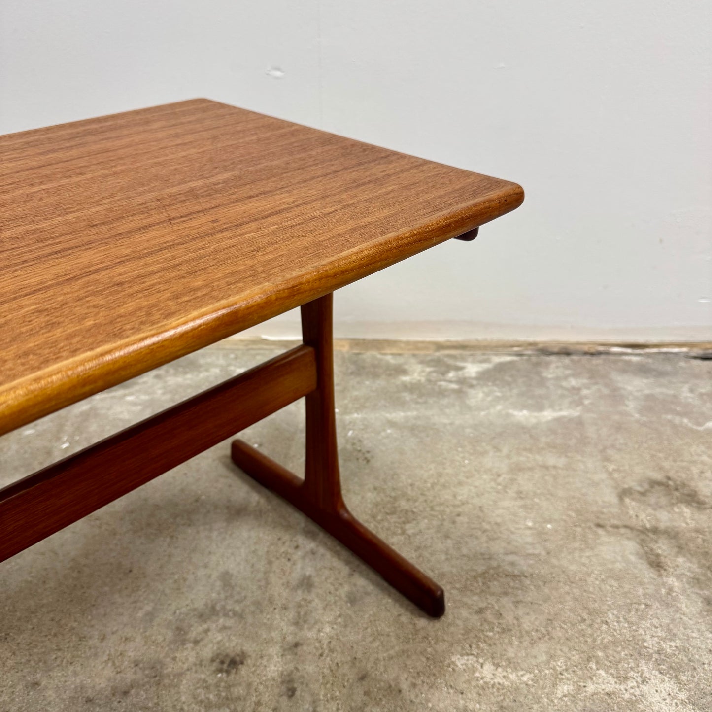 Danskt sidobord från 60-talet