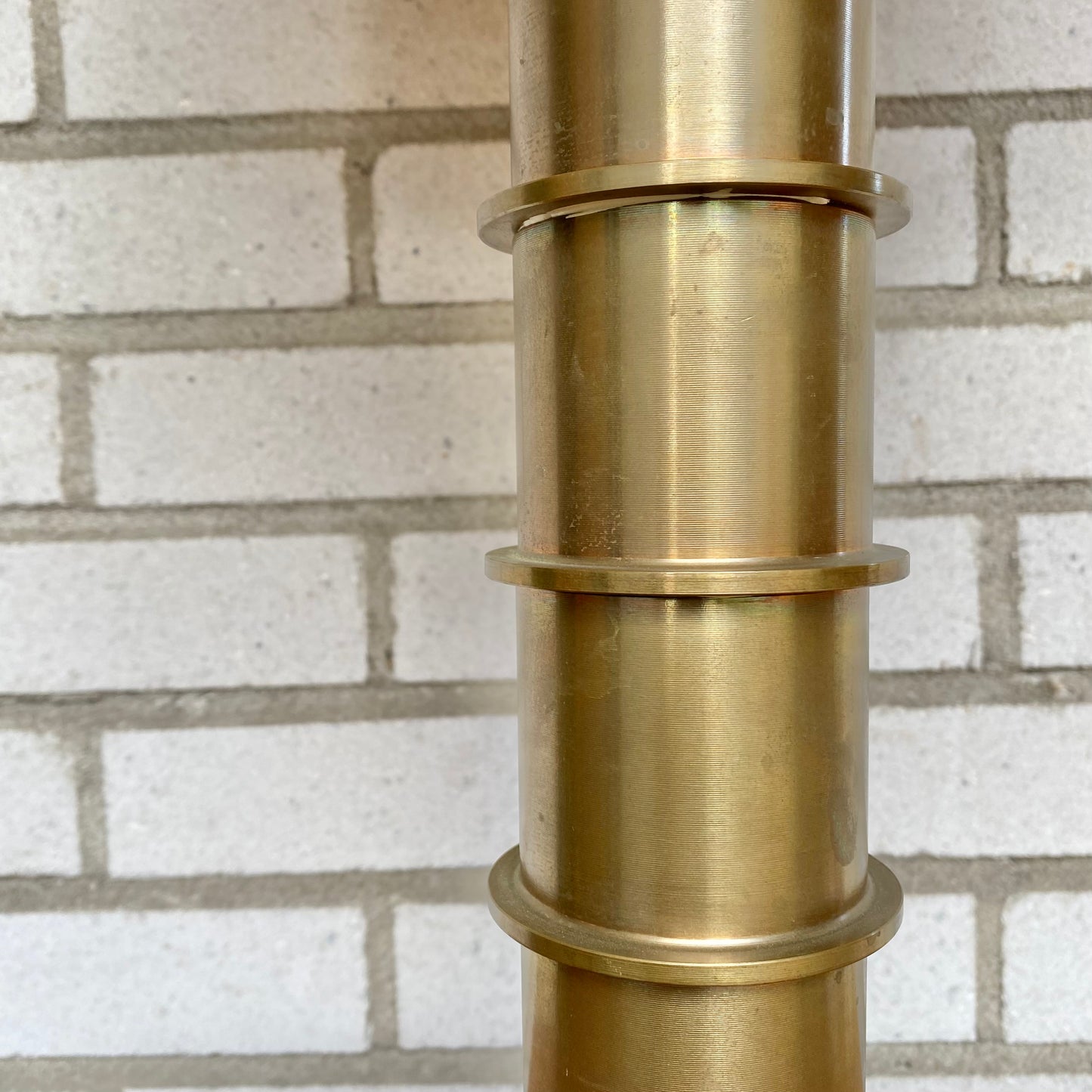 Heavy table lamp in brass