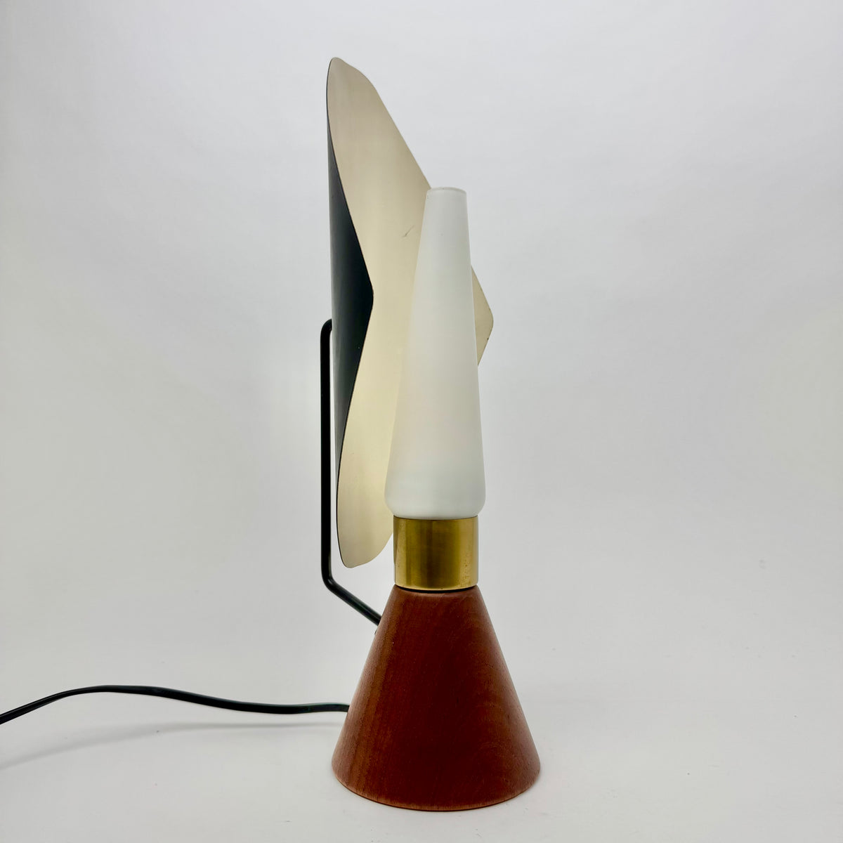 Bordslampa av Svend Aage Holm Sørensen för ASEA