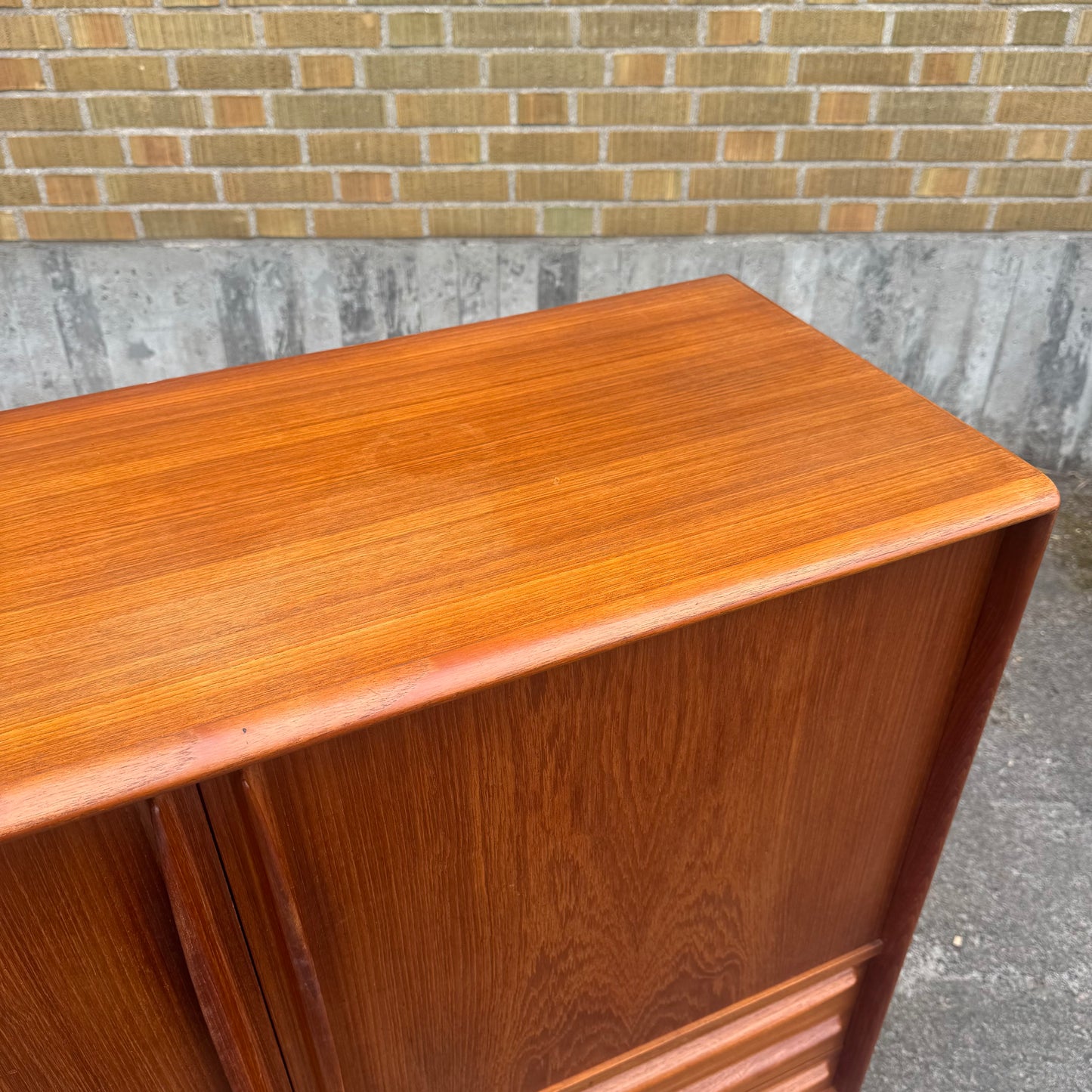 Danskt skåp i teak
