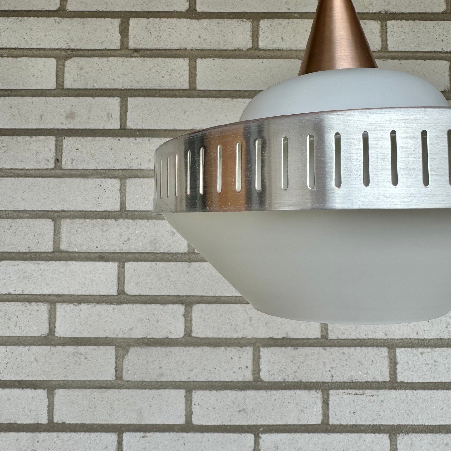 Ceiling lamp with opaline glass