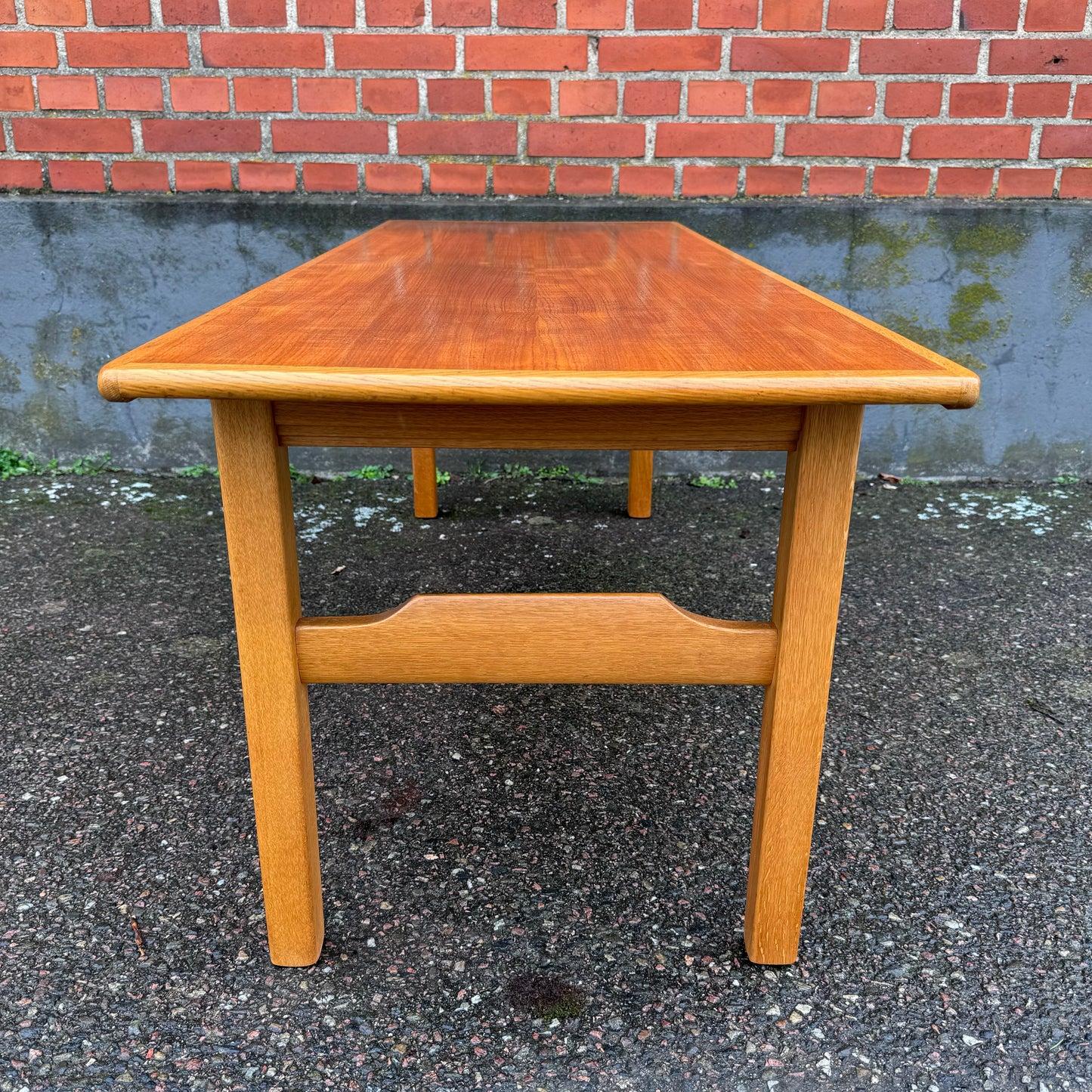 Coffee table in teak and oak