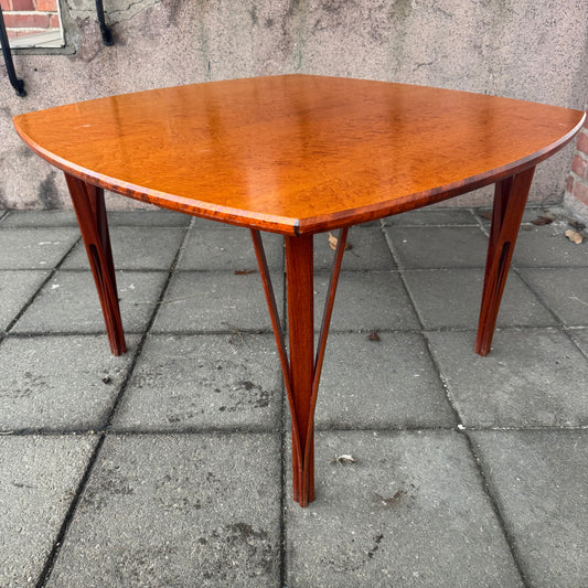 Soffbord i rotfanér av Karl Andersson & Söner