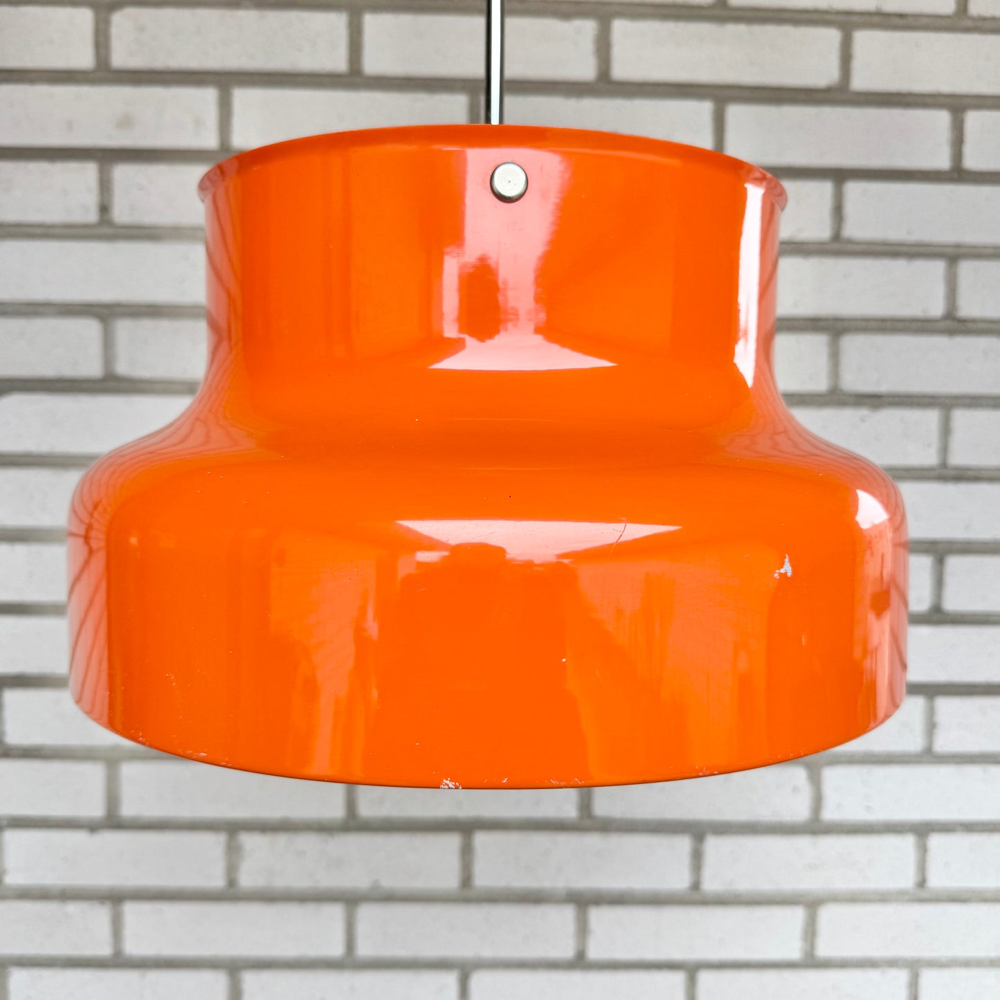 Taklampan ”bumling” av Anders Pehrson för atlejé lyktan