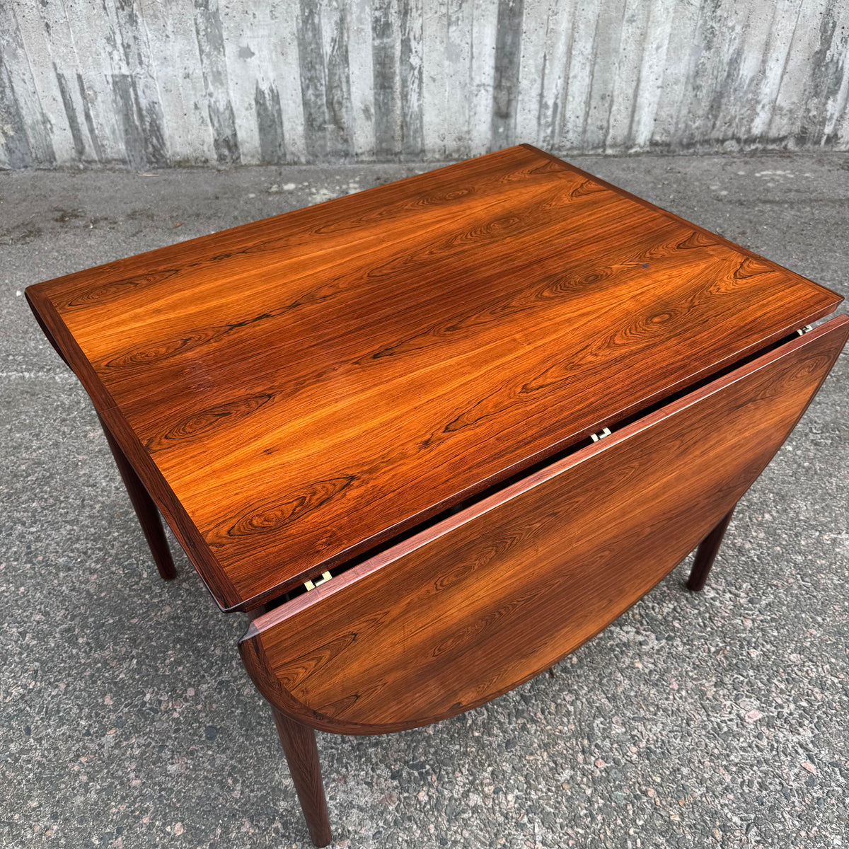 Matbord modell ”227” av Arne Vodder för Sibast Furniture