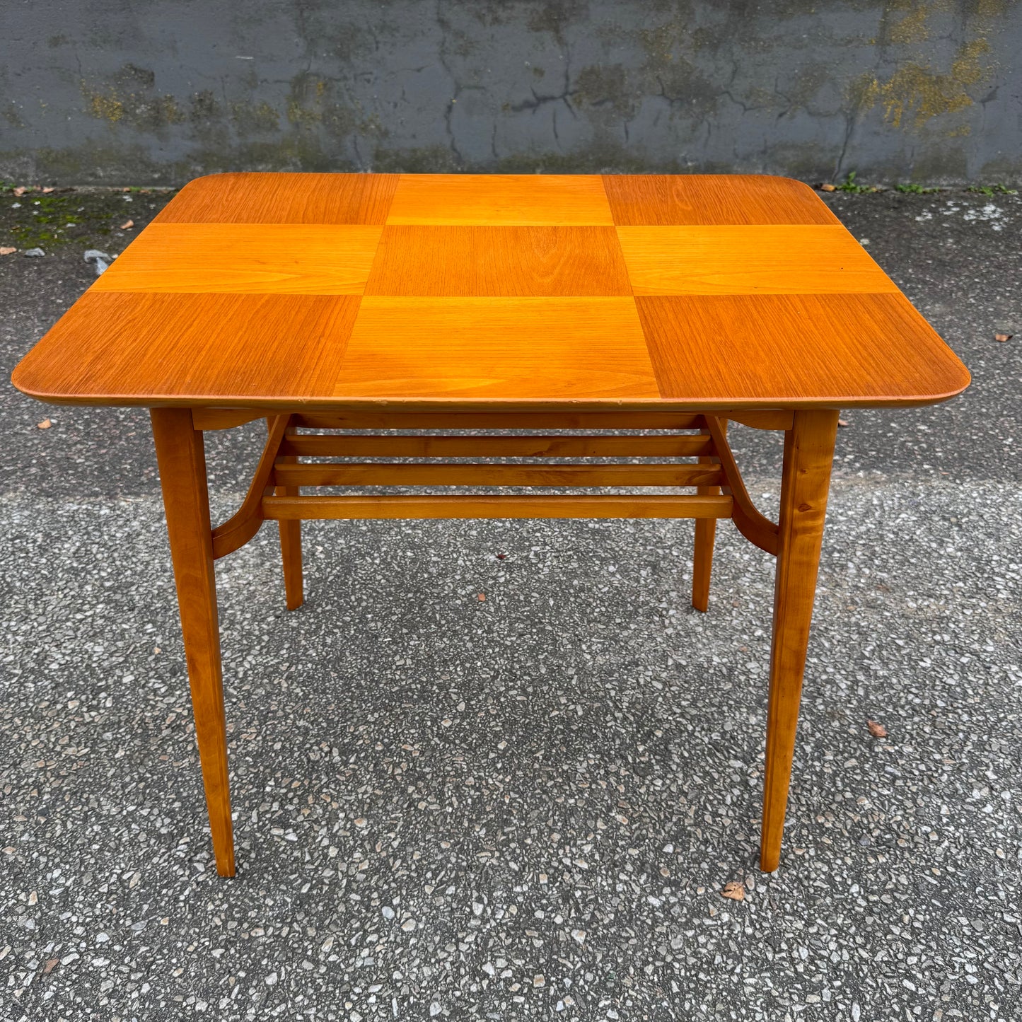 50-tals bord i alm med hyllplan