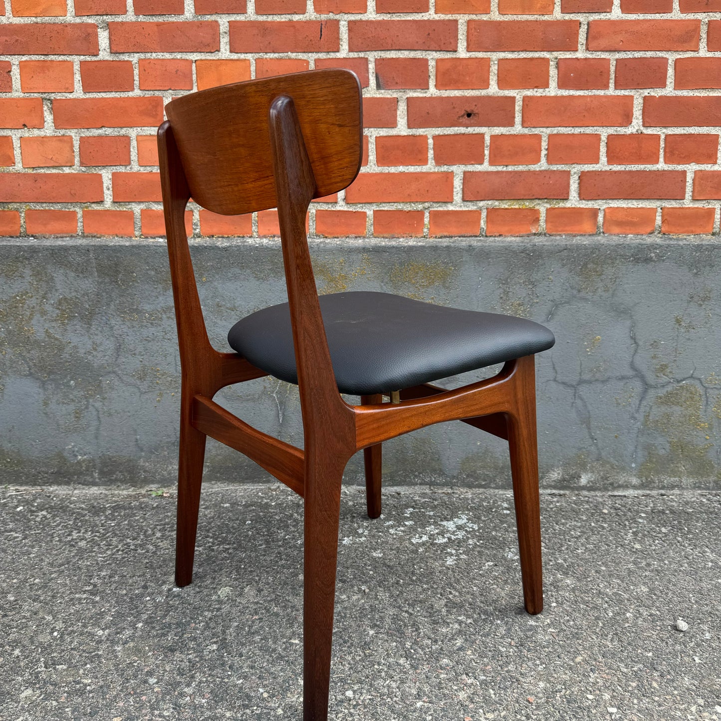 Set of 6 dining chairs by Schiønning & Elgaard