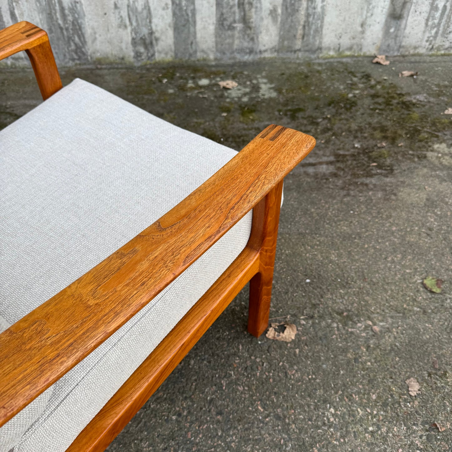 Teak fåtölj omklädd med tyg från Eilersen