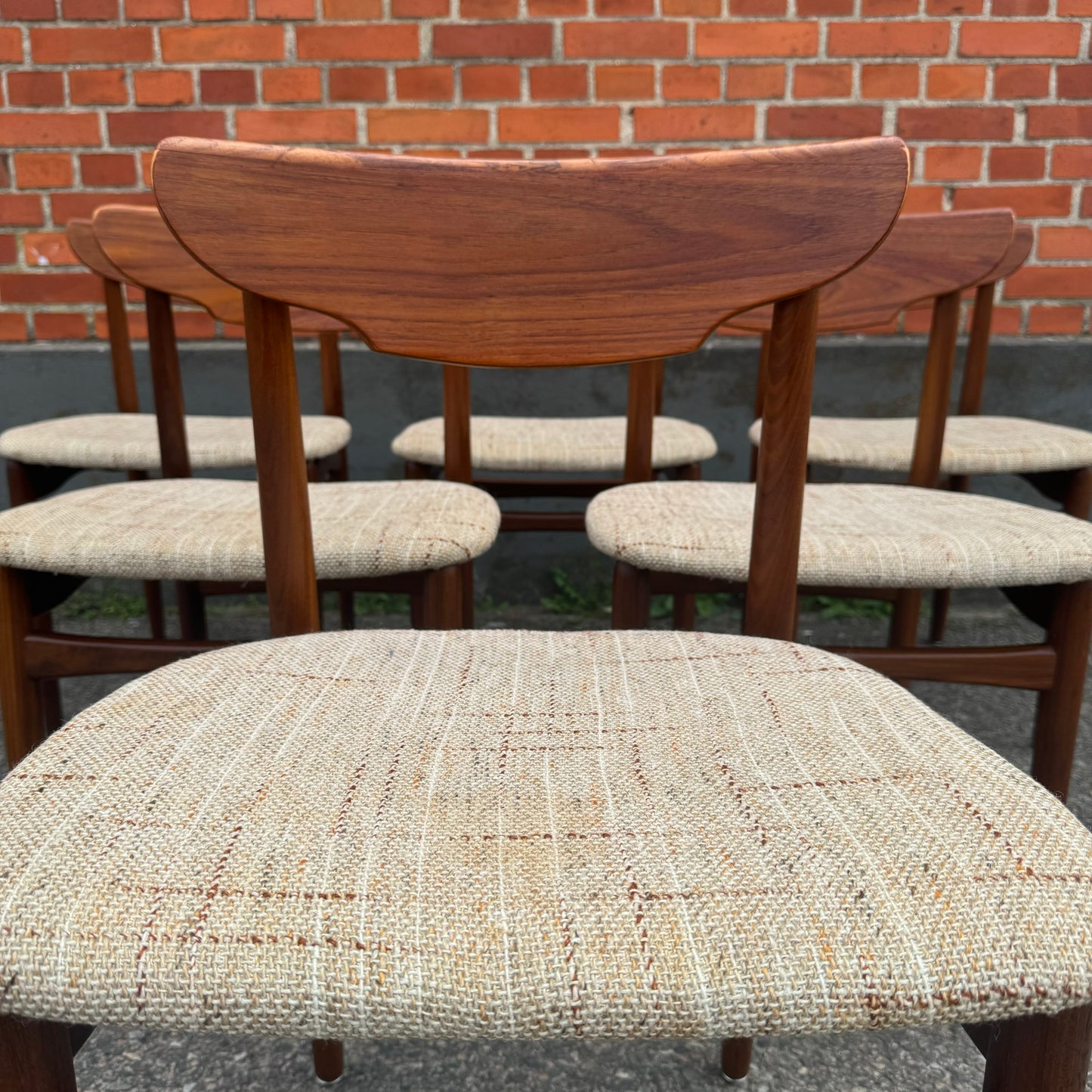 Set of 6 danish dining chairs in solid teak