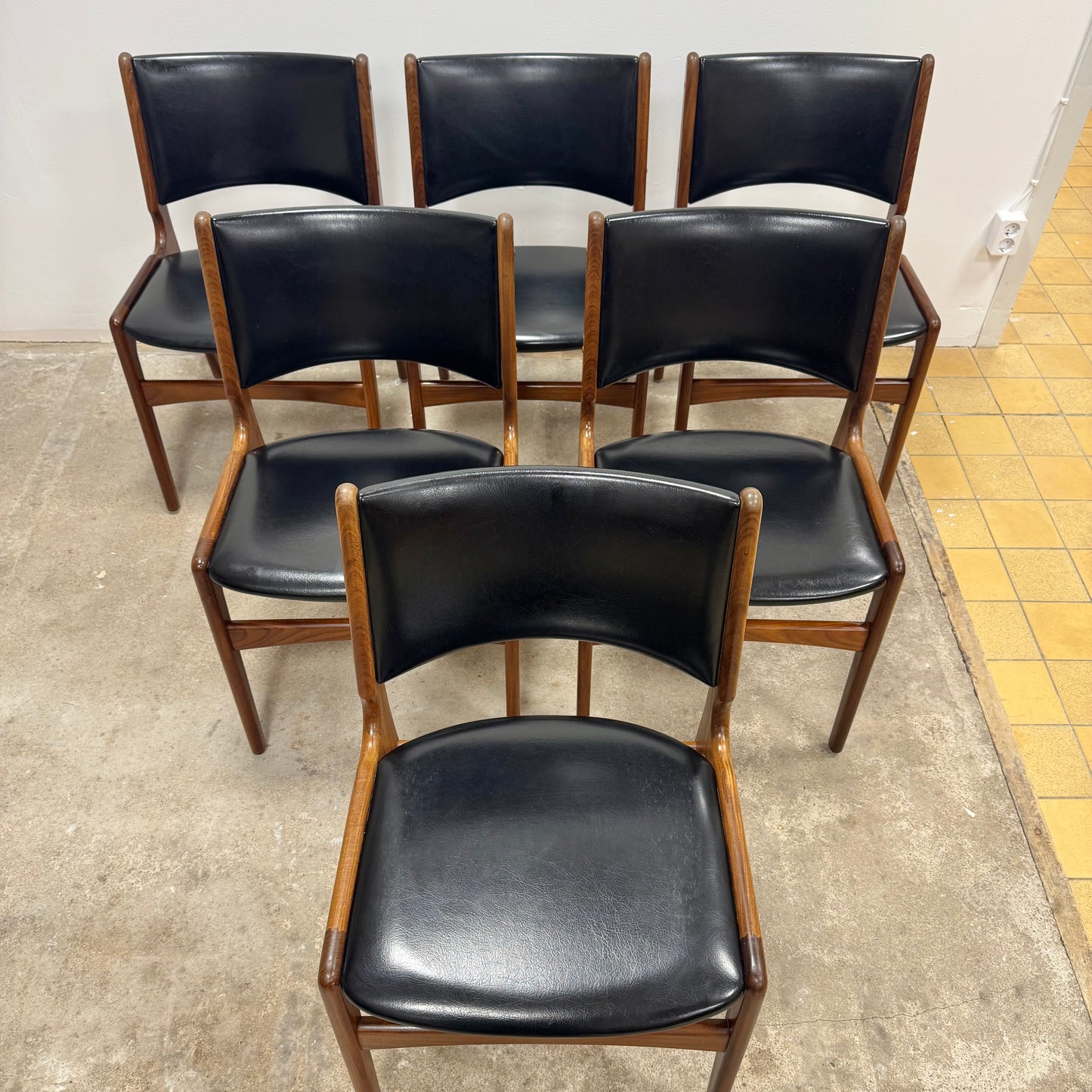 Set med 6st matstolar, modell 89 av Eric Buch