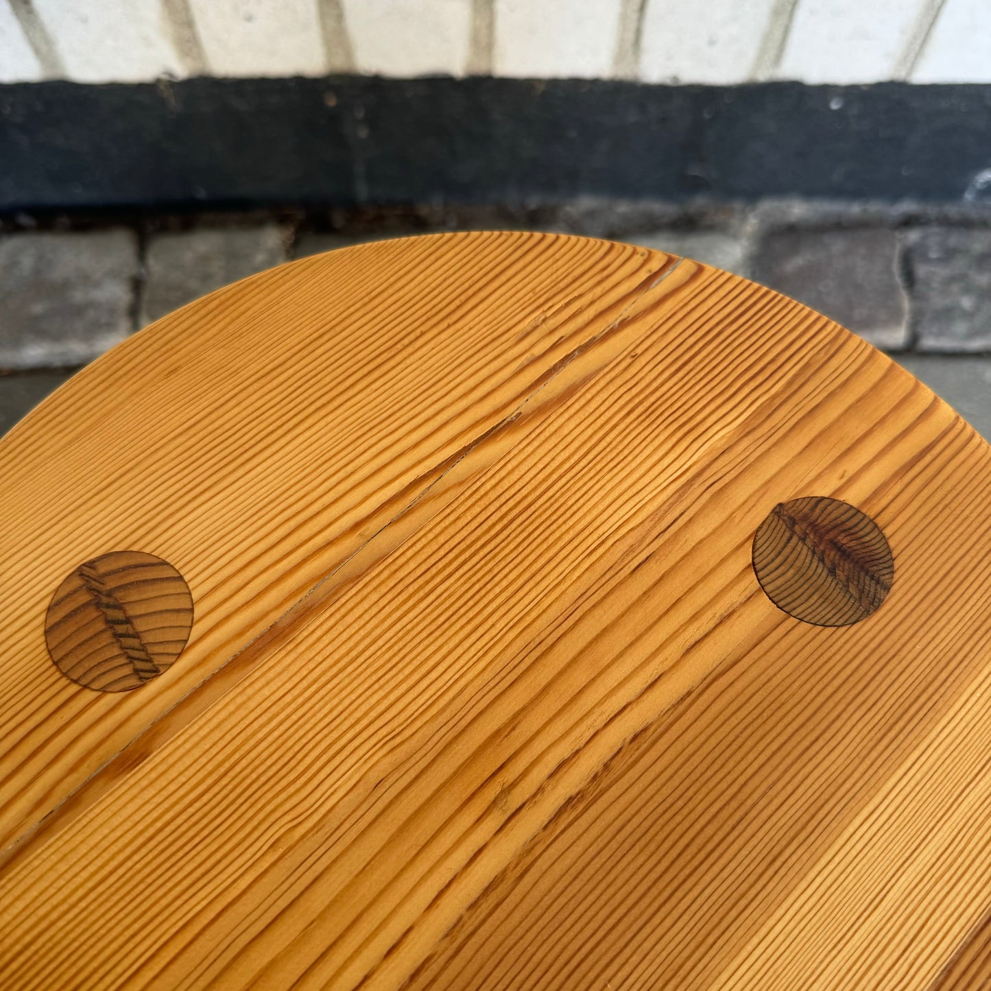 Stool in pine