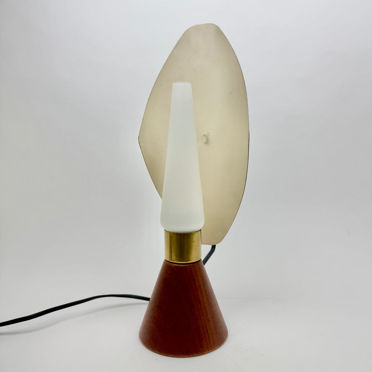 Bordslampa av Svend Aage Holm Sørensen för ASEA