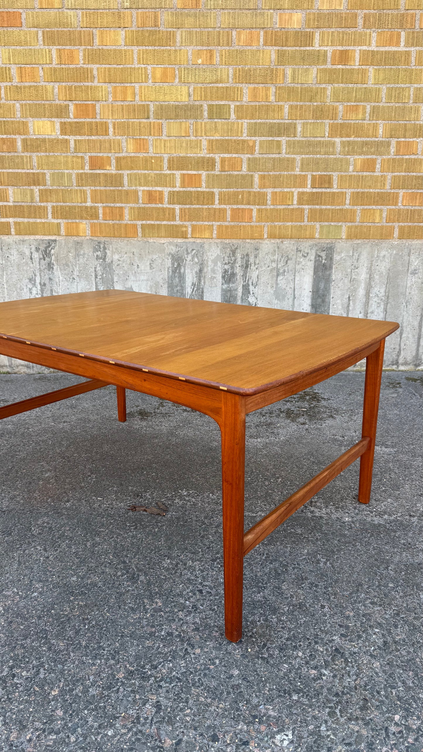 Soffbord i massivt teak av Yngvar Sandström, Säffle Möbelfabrik