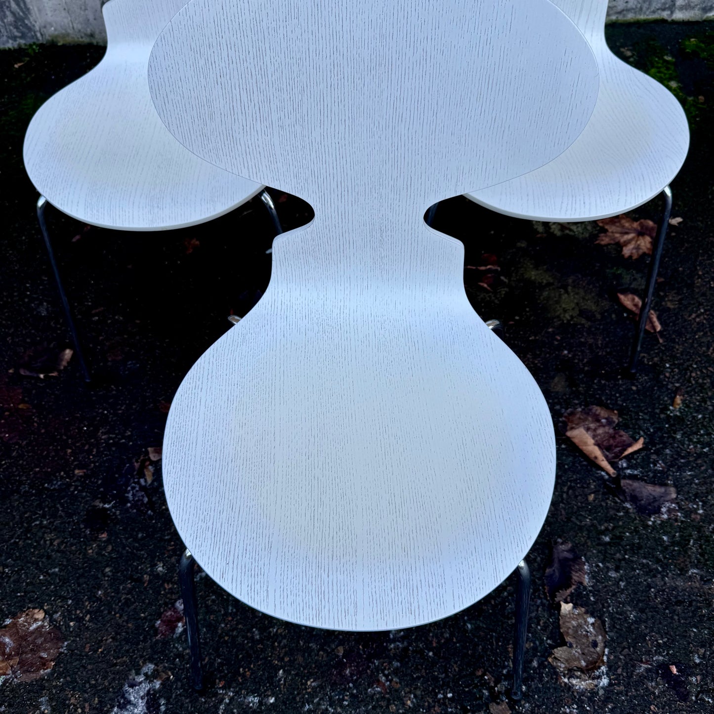 Set med fyra ”myran” stolar av Arne Jacobsen