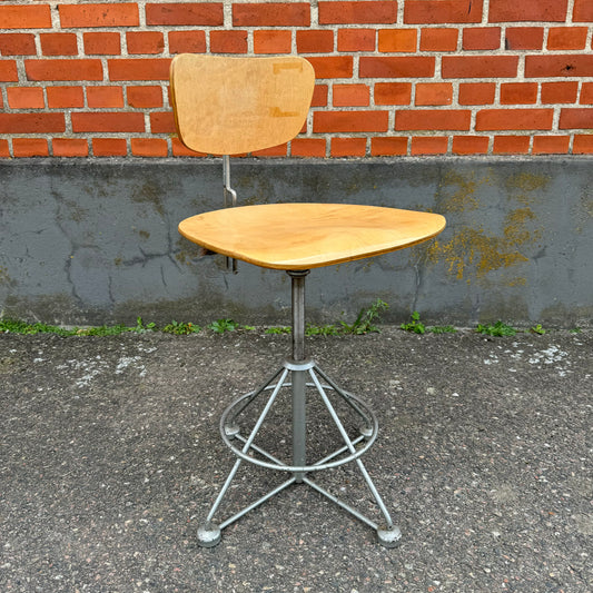 Adjustable mid century working chair