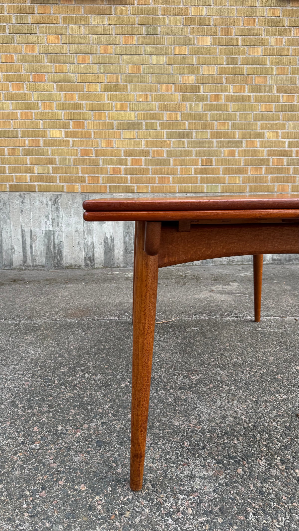 Modell AT-312 av Hans J. Wegner för Andreas Tuck
