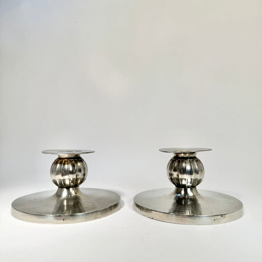 Par med ljusstakar av Just Andersen