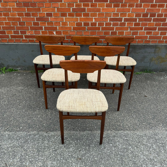 Set of 6 danish dining chairs in solid teak