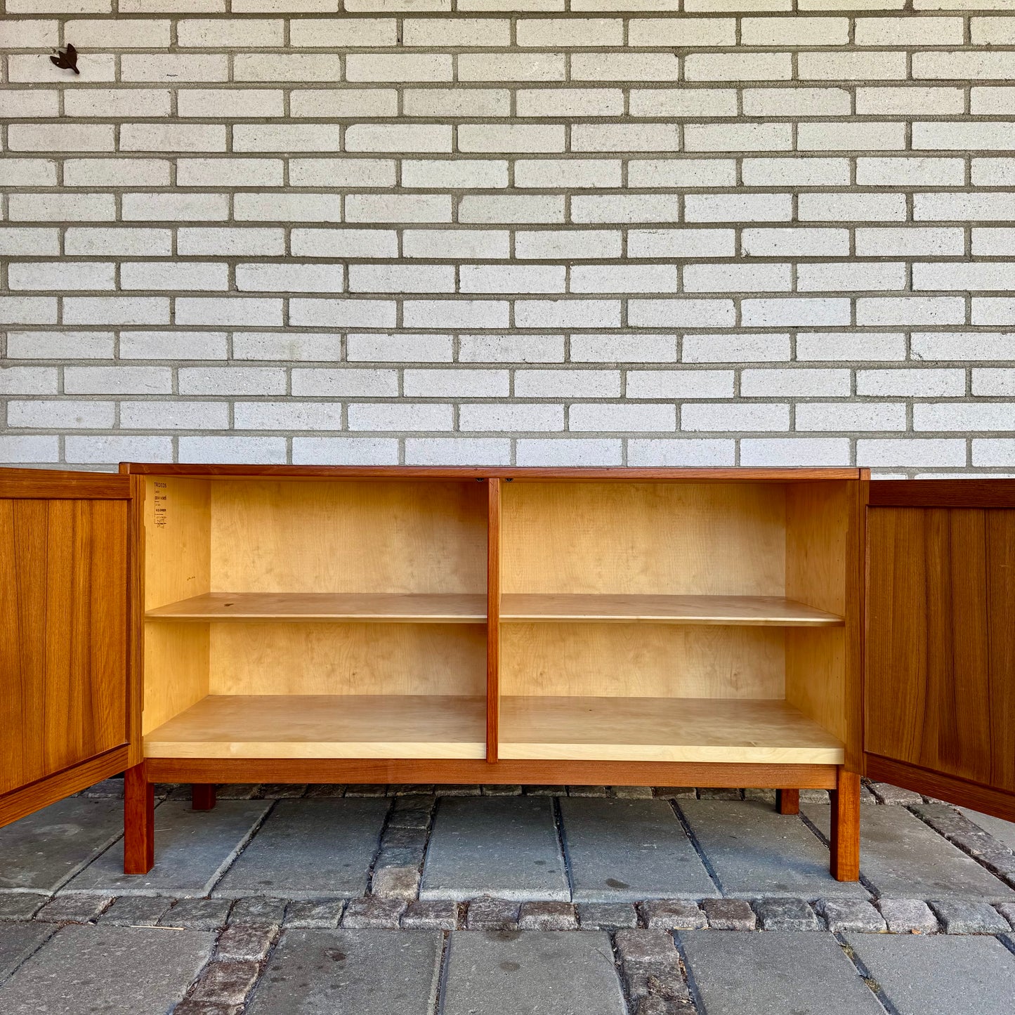 Sideboard ”Domi Monté” av Nils Jonsson för Troeds