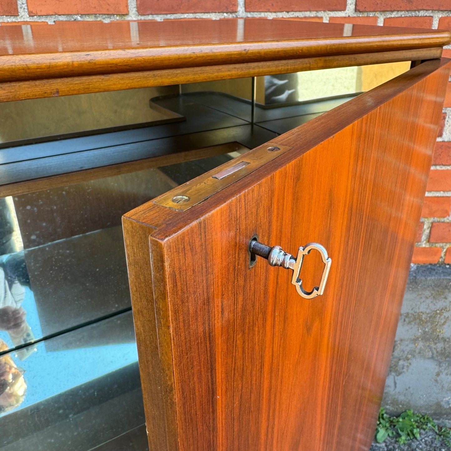 Bar cabinet