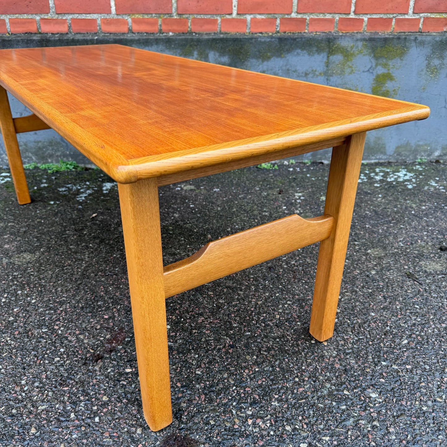 Coffee table in teak and oak