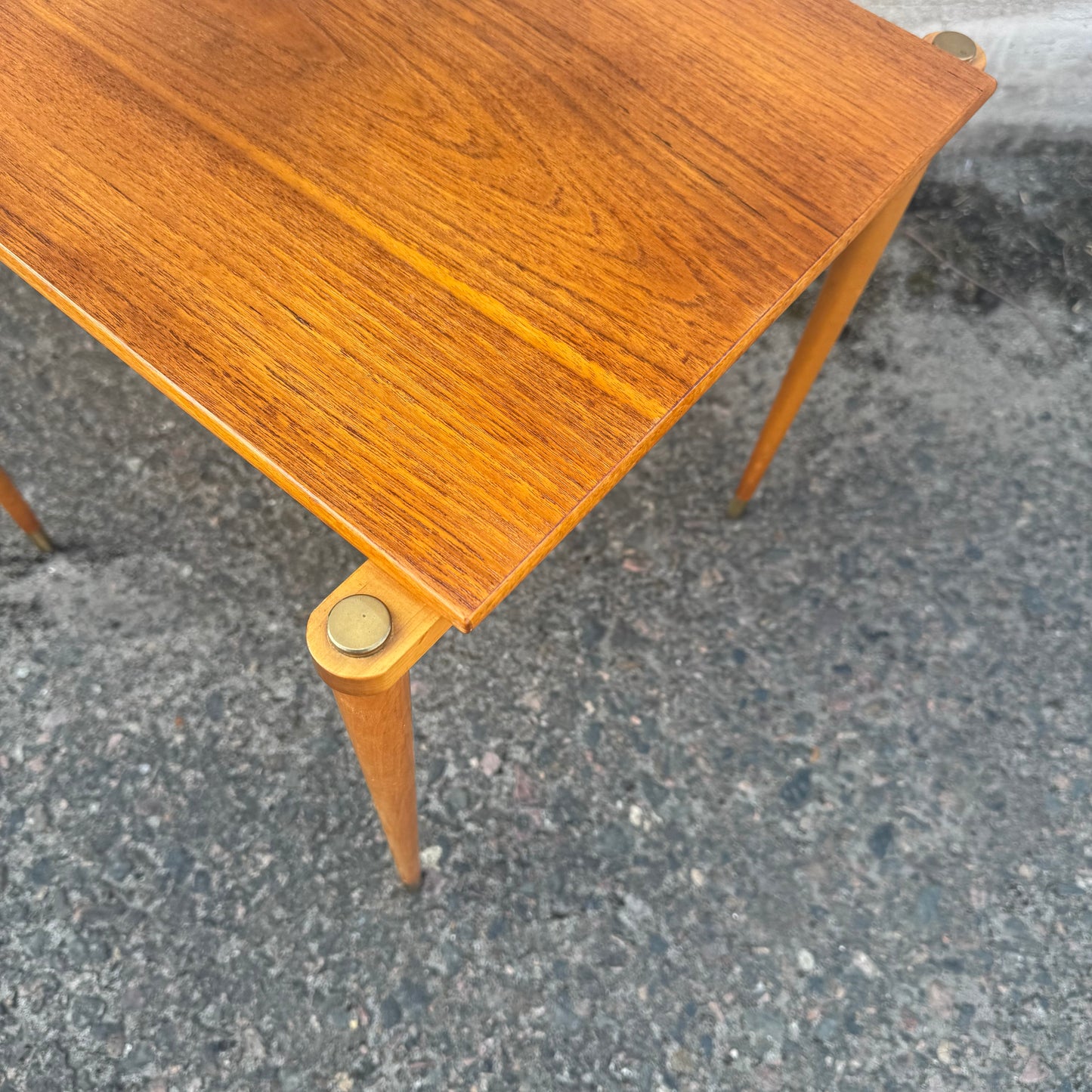 Nätt sidobord från AB S. Ljungqvist