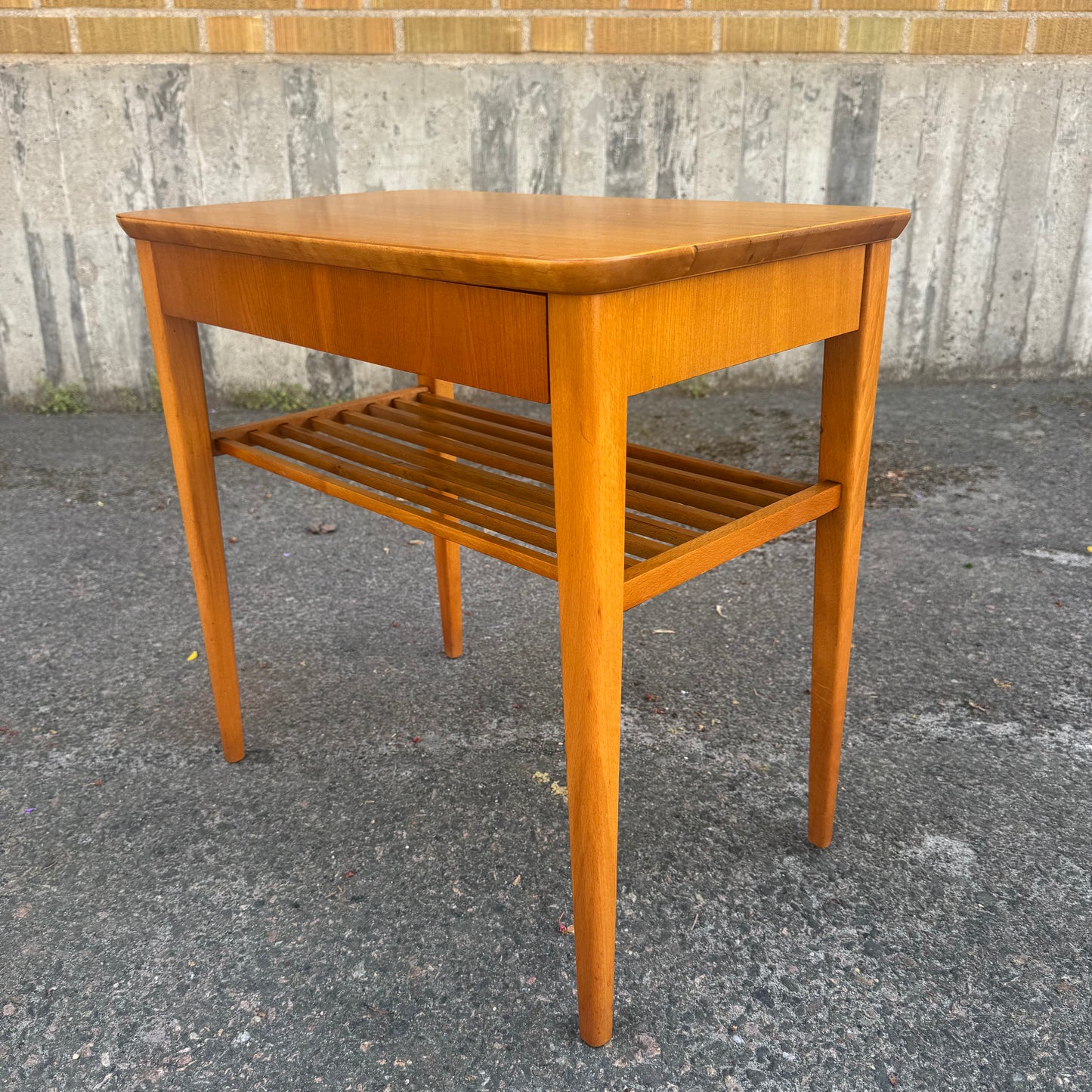 Sängbord/byrå i björk och teak