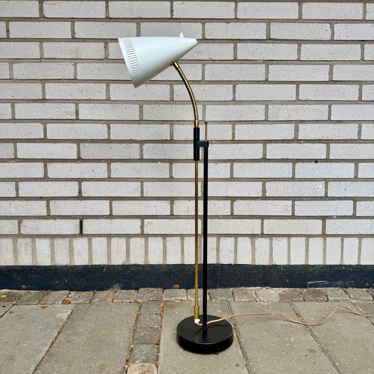 Golvlampa från Falkenbergs belysning