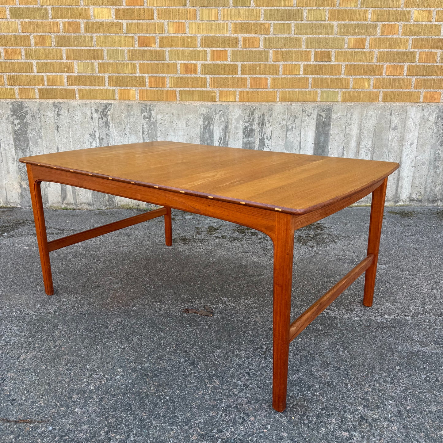 Soffbord i massivt teak av Yngvar Sandström, Säffle Möbelfabrik