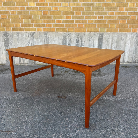 Soffbord i massivt teak av Yngvar Sandström, Säffle Möbelfabrik