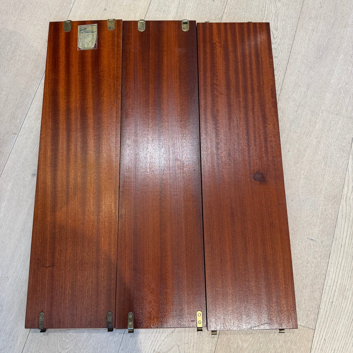 Orginal Stringhylla med vita gavlar