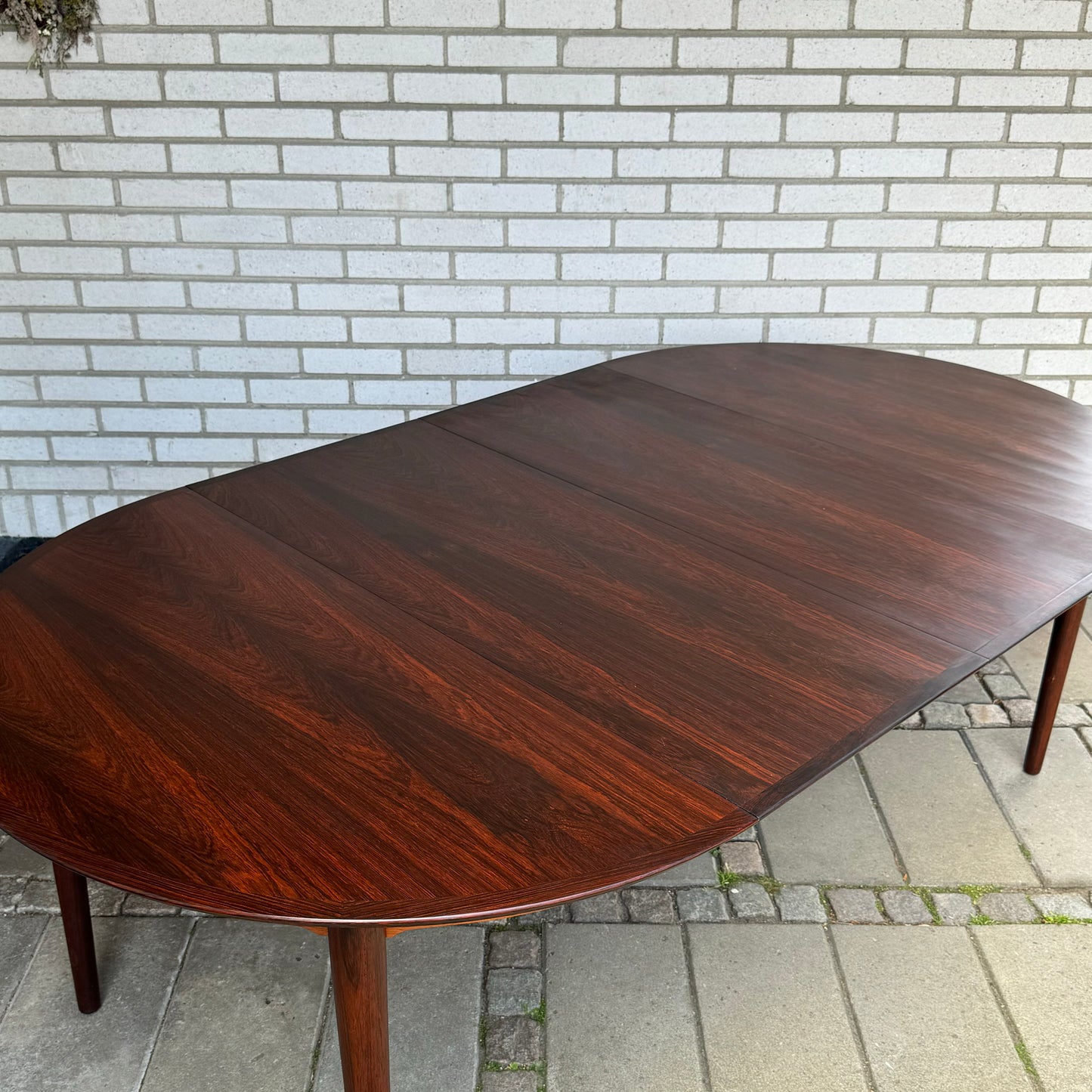 Dining table in Roosewood by Arne Vodder