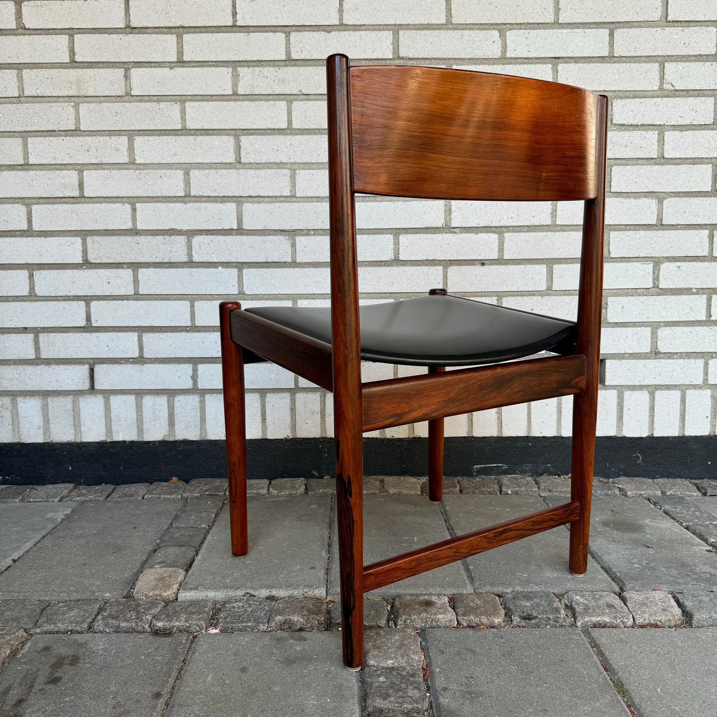 Set of 4 dining chairs in rosewood by Arne Vodder