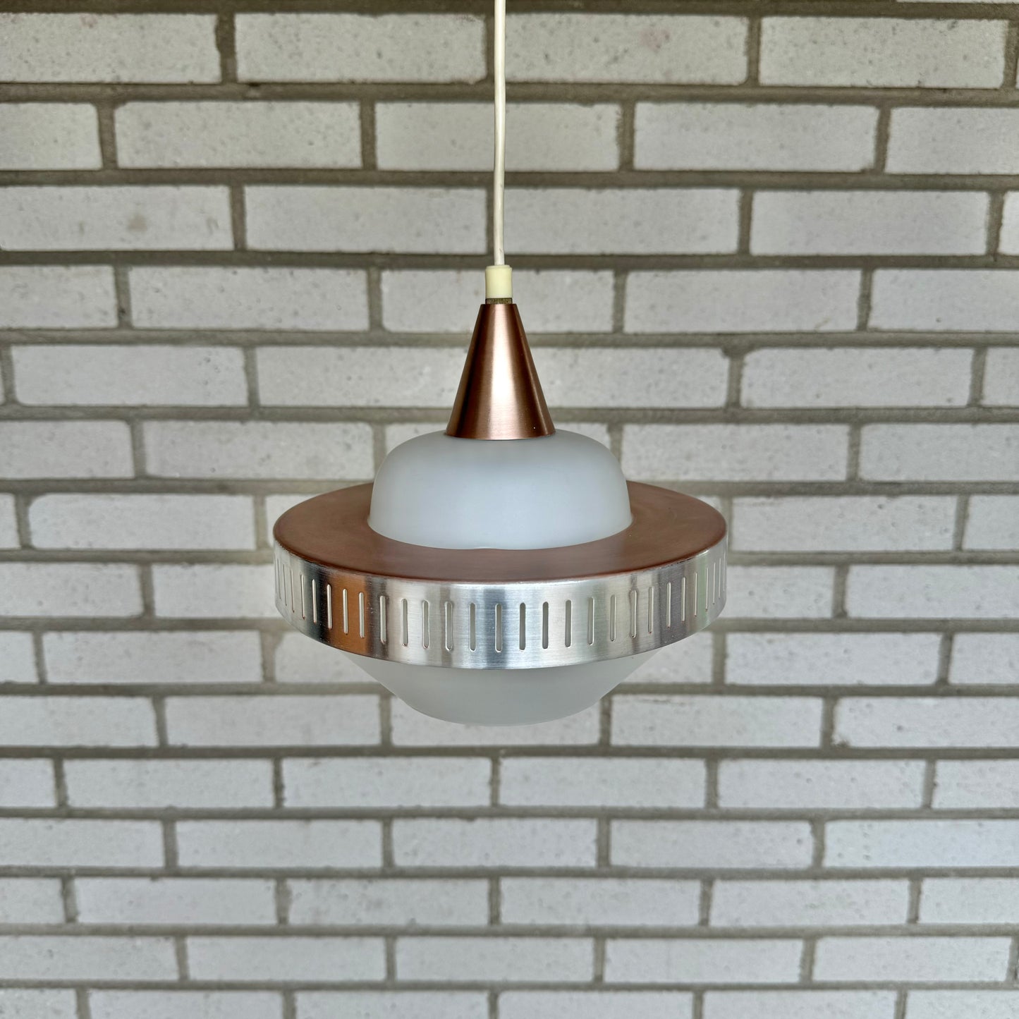 Ceiling lamp with opaline glass