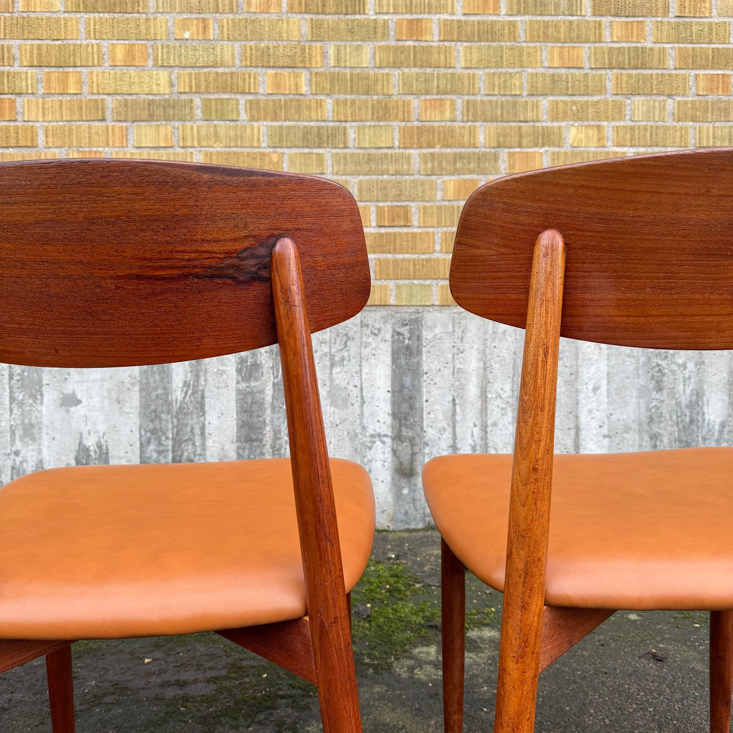 Set med fyra matstolar av Harry Østergaard