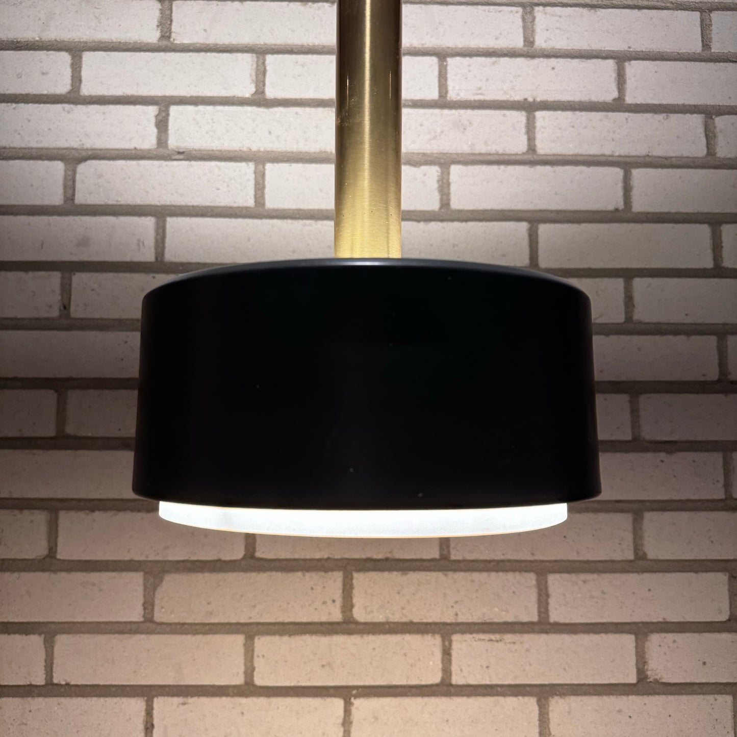 Ceiling lamp with brass details