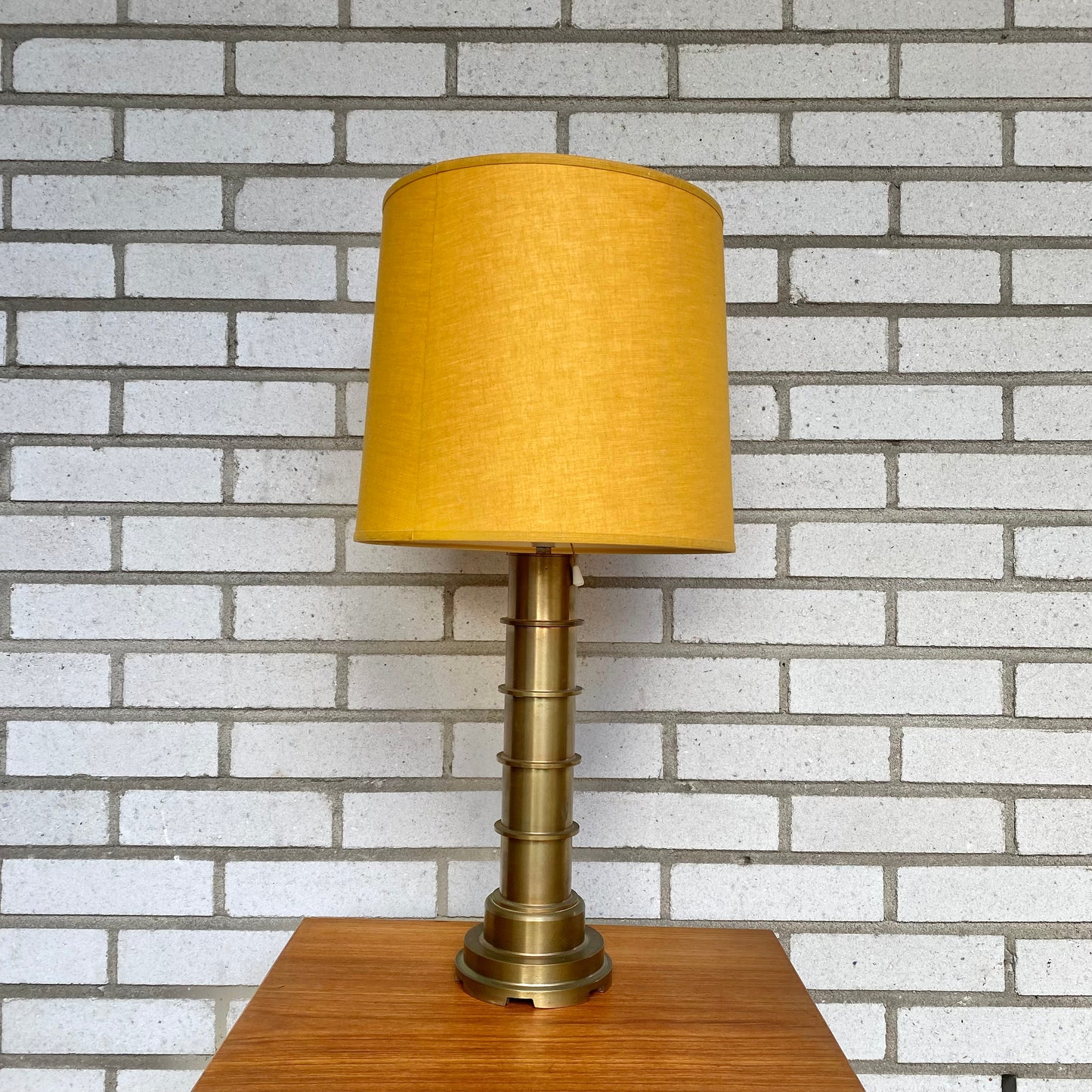 Heavy table lamp in brass