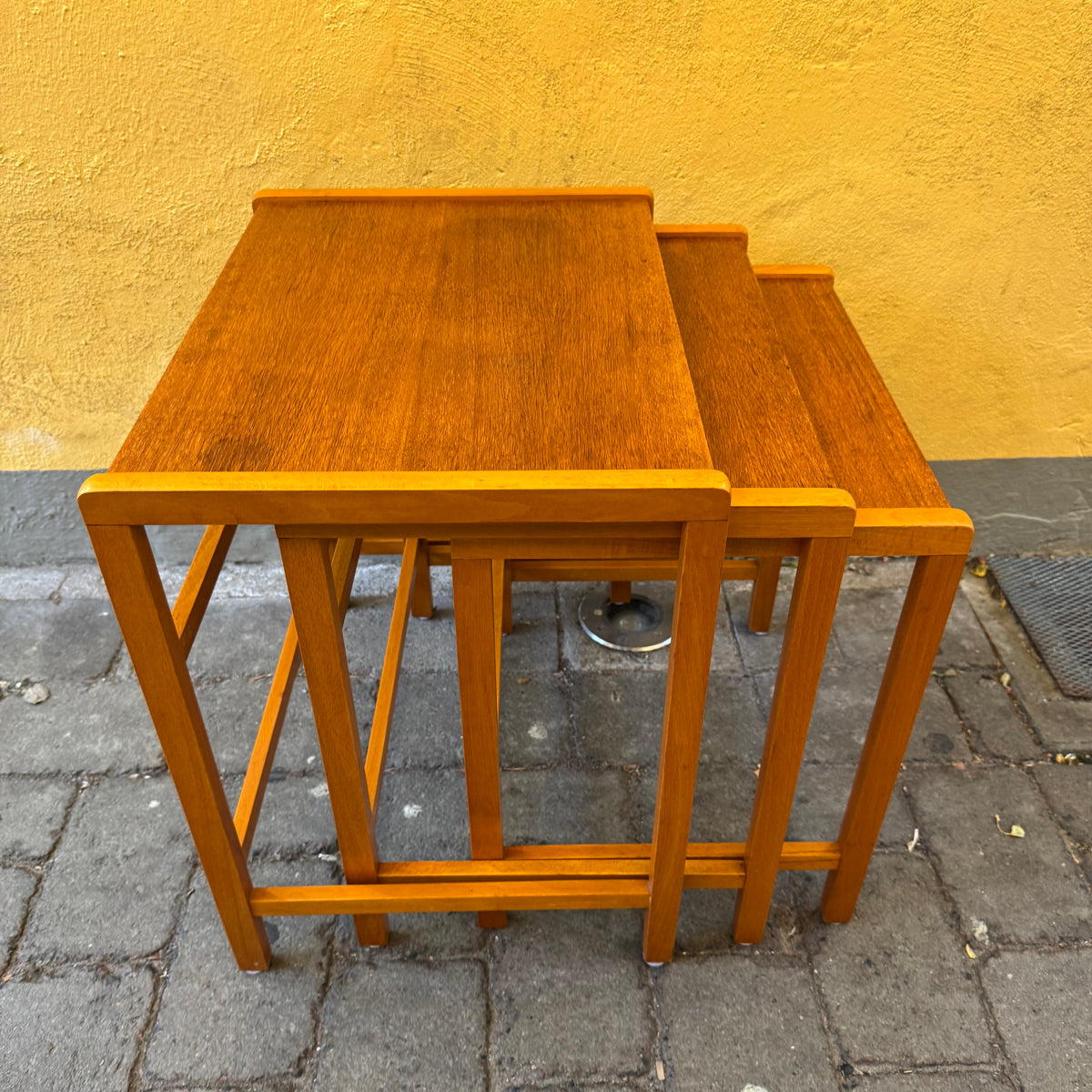 Satsbord i teak och bok