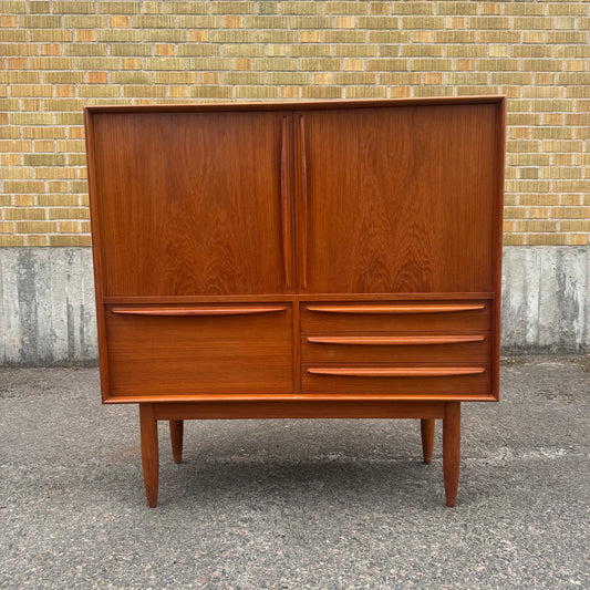 Danskt skåp i teak