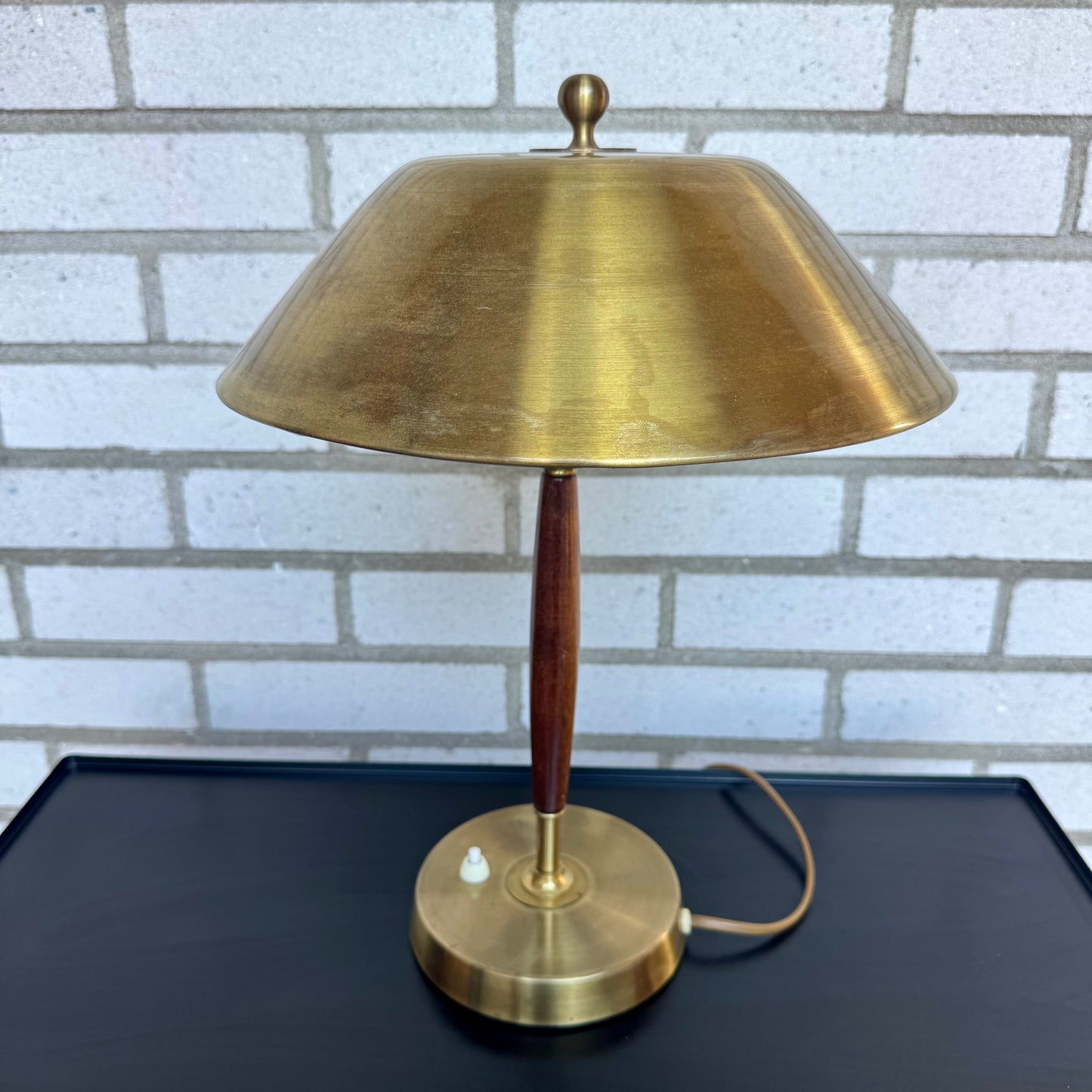 Bordslampa av Einar Bäckström